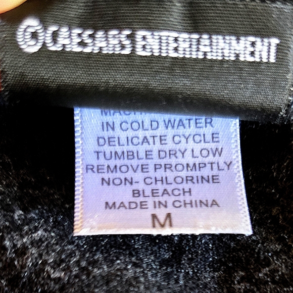 🩶 Vanderpump Las Vegas Tee Lisas famous "Throw Me To The Wolves" tagline size M - Picture 6 of 7